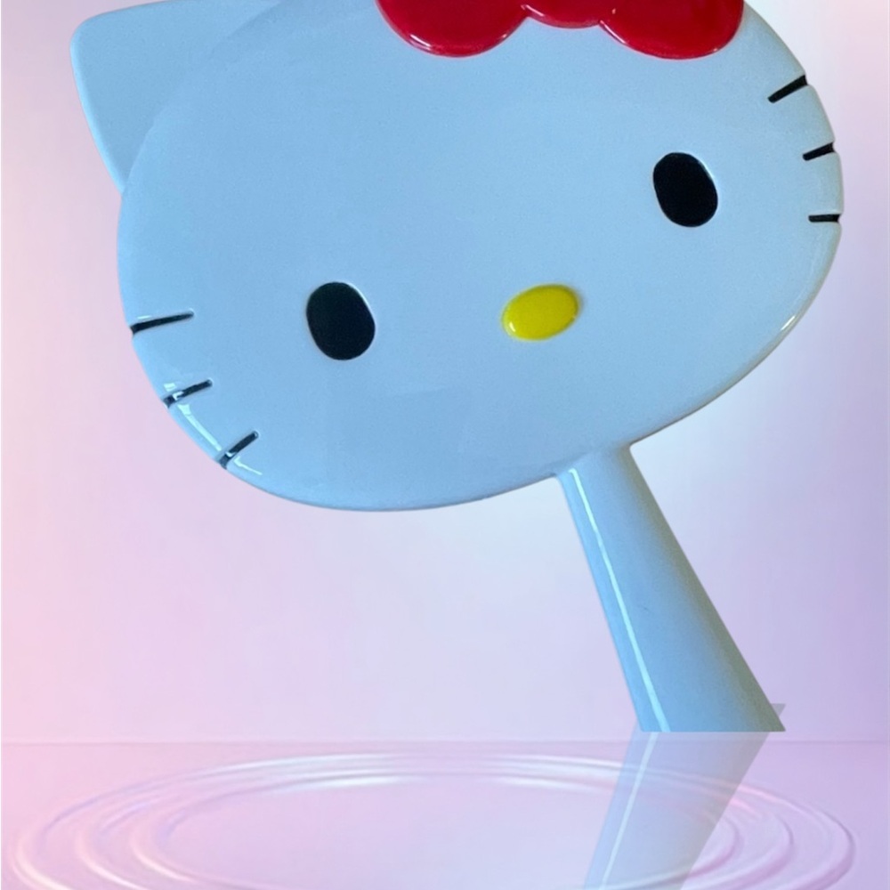 Hello Kitty Mirror - Picture 3 of 3